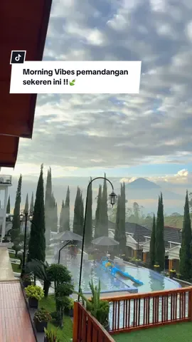 Morning Vibes yang selalu cantik 😍 Hotel & villa yang mempunyai view pagi langsung disambut sunrise megah Gunung Cikuray, disertai kolam air hangat yang bikin nggak mau pulang!✨😍🍃 Kamu wajib kesini ! 📍green hero hotel & villa   #darajatgreenhero #darajat #MorningVibes #CikurayView #HiddenGem #FYPIndonesia #staycation #garut 