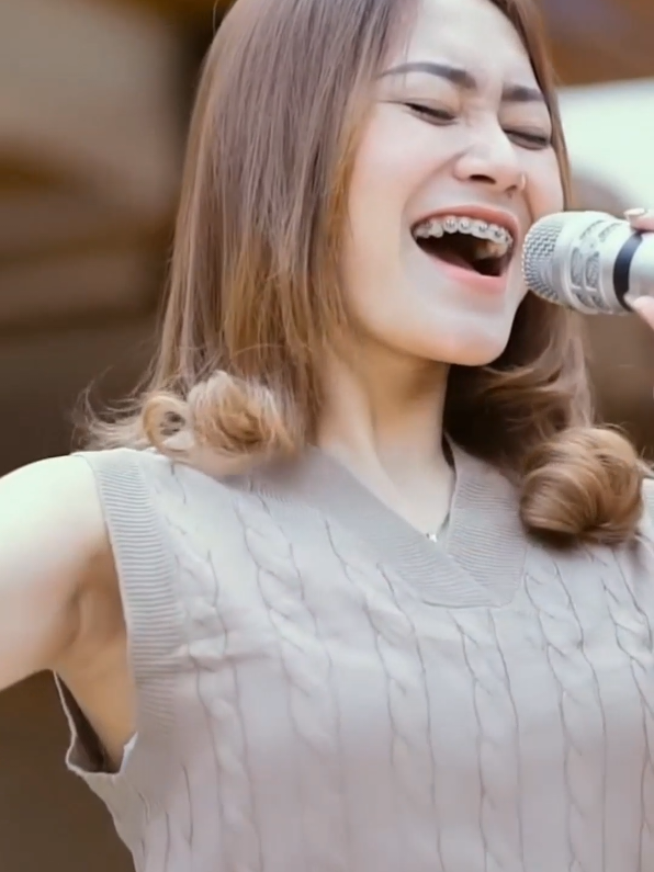 Vita Alvia - Biar Gendut Tetap Ku Cinta  #music #vitaalvia #biargenduttetapkucinta #fyp #CapCut 