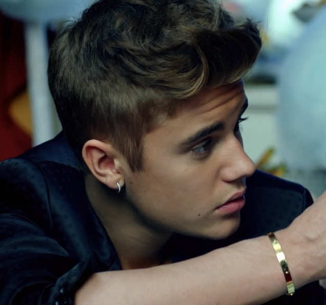 I had the biggest obsession with this commercial omggg  #justinbieber #jb #throwback #biebertiktok #bieberfever #belieber #beliebers #fyp #2010s #viral #bieber #nostalgia #nostalgic #bizzle #bizzlejustin #2013 #commercial #perfum 