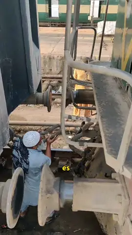 muchos le temen este trabajo #tren #india #work #usa 