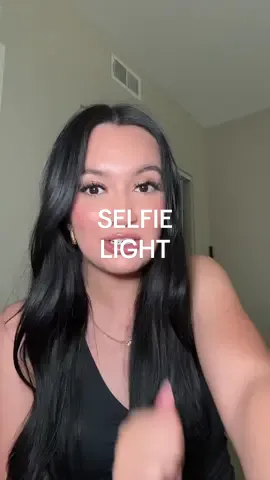 Replying to @𐙚 evie!⁷ 🌞 this selfie light SOO important to have!! #selfielight #phonelight #filllight #contentlight #contenttips #tiktokshopcreatorpicks #tiktokshopsummerturnup #tiktokshopcreatorbash #dealsforyoudays #ttslevelup 