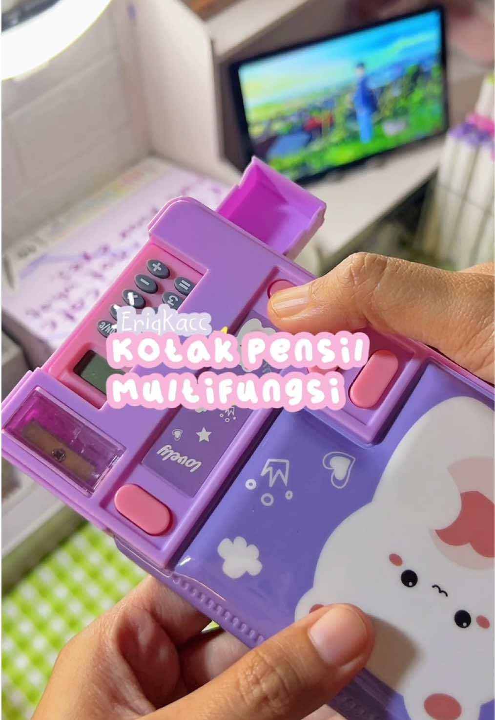 Tempat pensil multifungsi ada kalkulator rautan tempat simpan penghapus. Lucu banget !!! #kotakpensil #kotakpensilmultifungsi #kotakpensilviral #kotakpensilmurah 
