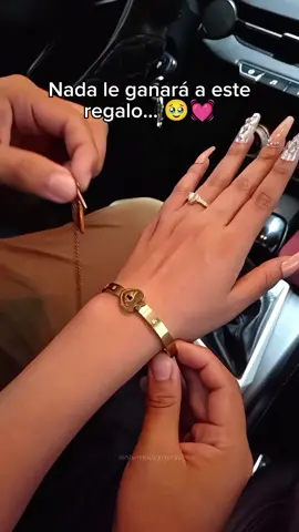 ¿Buscas el detalle ideal para tu persona favorita? Pulsera de corazón y collar de llave. ¡Dile cuánto le quieres! 🥰 #DetallesQueEnamoran #aniversario 