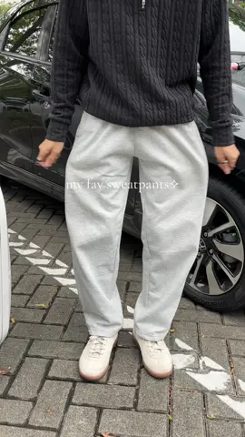 lagi suka pakai sweatpants👀 #sweatpants #sweatpantseason #sweatpantsoutfit #sweatpantsjogger 