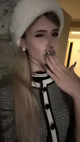ой что она творит——#cosplay #chaneloberlin #косплей #screamqueens #screamqueenscosplay #шанельоберлин #chaneloberlincosplay #королевыкрика #styles #makeup 