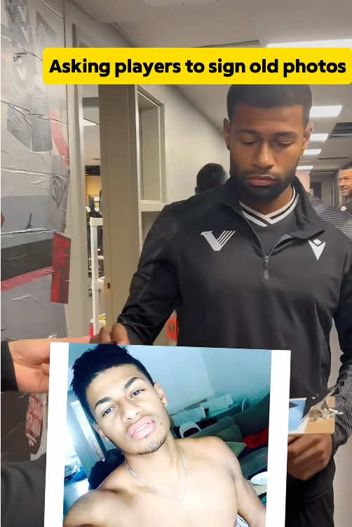 Ask athletes to sign their old photos,their reactions are hilarious 🤣 #oldphoto #prank #player #funny #funnyvideos #funnymoments #fyp #foryoupage #usa 