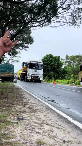 @H Roni.New #fyp #fawtrucks #4u #masukberanda #truckkalimantan 