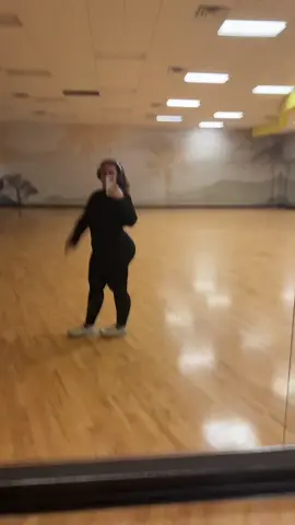 TikTok put a perfect sound for that walk 🤭