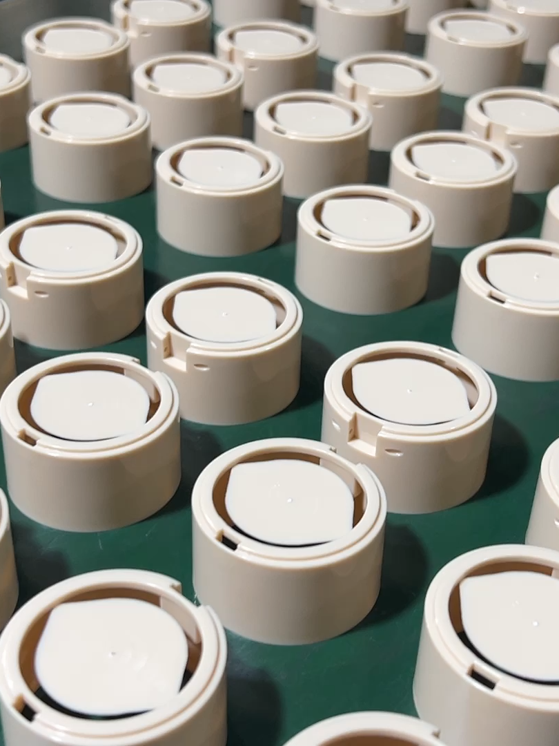 Injection line is working #production #productionline #factory #factorywork #packagingmanufacturer #cosmeticpackaging #packagingsupplier #zoemir #zmic
