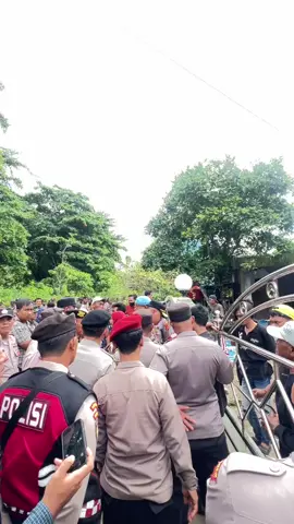 SUNGGUNG KEJAM KALIAN SEMUA INI.KAMI INI BUKAN PENJAHAT KELAS KAKAP .TAPI MENGAPA RUMAH KAMI DI DATANGKAN OLEH POLISI SATU POLRES,POLWAN,INTEL .KITA TIDAK ADA URUSAN DENGAN KALIAN🙏 PENGADILAN DAN BPN JANGAN NYUMPUT KALIAN.PENGACARA NYA JUGA JANGAN NYUMPUT !!! #fyp #KEADILAN #pengadilan #pengadilannegeri #keadilanharusditegakkan #keadilanharusditegakkan #pancasilakelimakemana? #bpn 