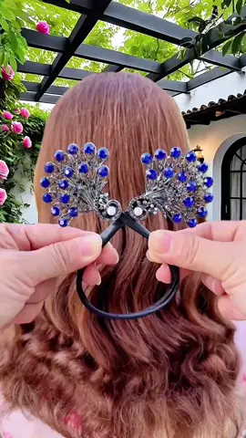 #Ladies' Updo Hair Accessories #Hair Accessories #Summer Cool Hairstyles #Hair Accessory Matching #Elegant Temperament