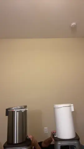 🗑️🆚🗑️