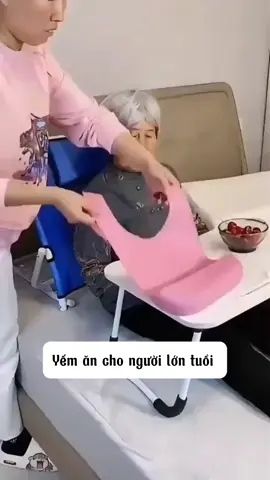 Yếm ăn cho người lớn tuổi #chamsocbome #nguoicaotuoi #nguoigia #viral #xuhuongtiktok 