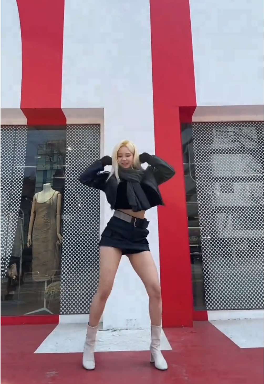 예쁘니들은 이렇게 걷는데💖 #prettygirl #prettygirlswalklikethis #korean #dance #blonde #fyp 