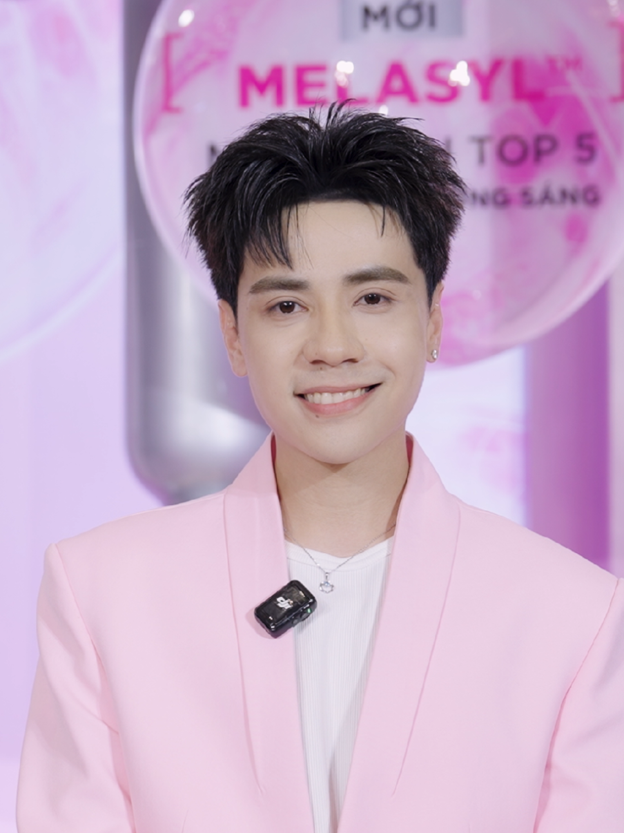 Quang Hùng MasterD tại Đại Sự Kiện Khoa Học Dưỡng Sáng L'Oréal Paris Melasyl Lab #lorealparis #lorealparis_vn #serummelasylhong #glycolicmelasyl #LOrealParis_MelasylLab #QuangHungMasterD 