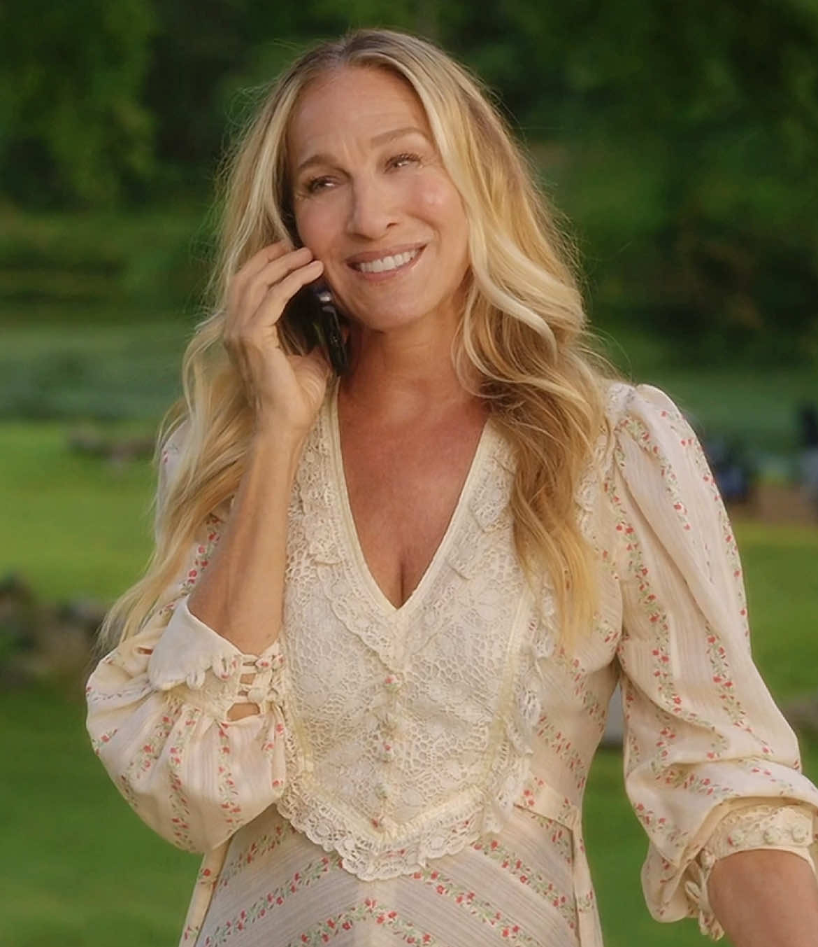 easy and breezy carrie. #andjustlikethat #carriebradshaw #sarahjessicaparker #edit #edits #sexandthecity #fyp #viral 