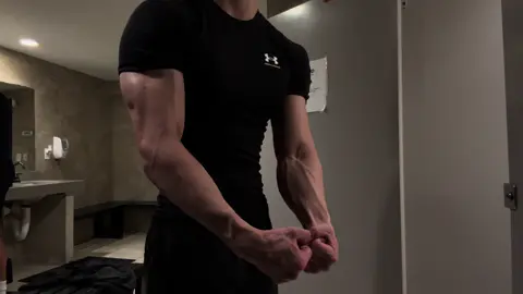 xxxxx . . . #waist #gym #physique #aesthetic #aesthetics #gymaesthetic #veins #frame #17 #07 #shouldertowaistratio #SelfImprovement #gymmotivation #foryoupage #fyp 