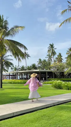 🌸🌸🌸 #banyuwangi #banyuwangihits #banyuwangitiktok #explorebanyuwangi #dialoogbanyuwangi #dialooghotelbanyuwangi #outfitpantai #ootdpantai #outfutideas #pantaibanyuwangi #banyuwangi #banyuwangitourism 