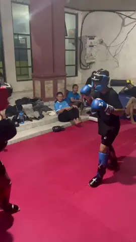 kickboxing vs MMA sparing patner MMA winner#MMA #kickboxing #hapkido #boxing #kalimantanselatan 