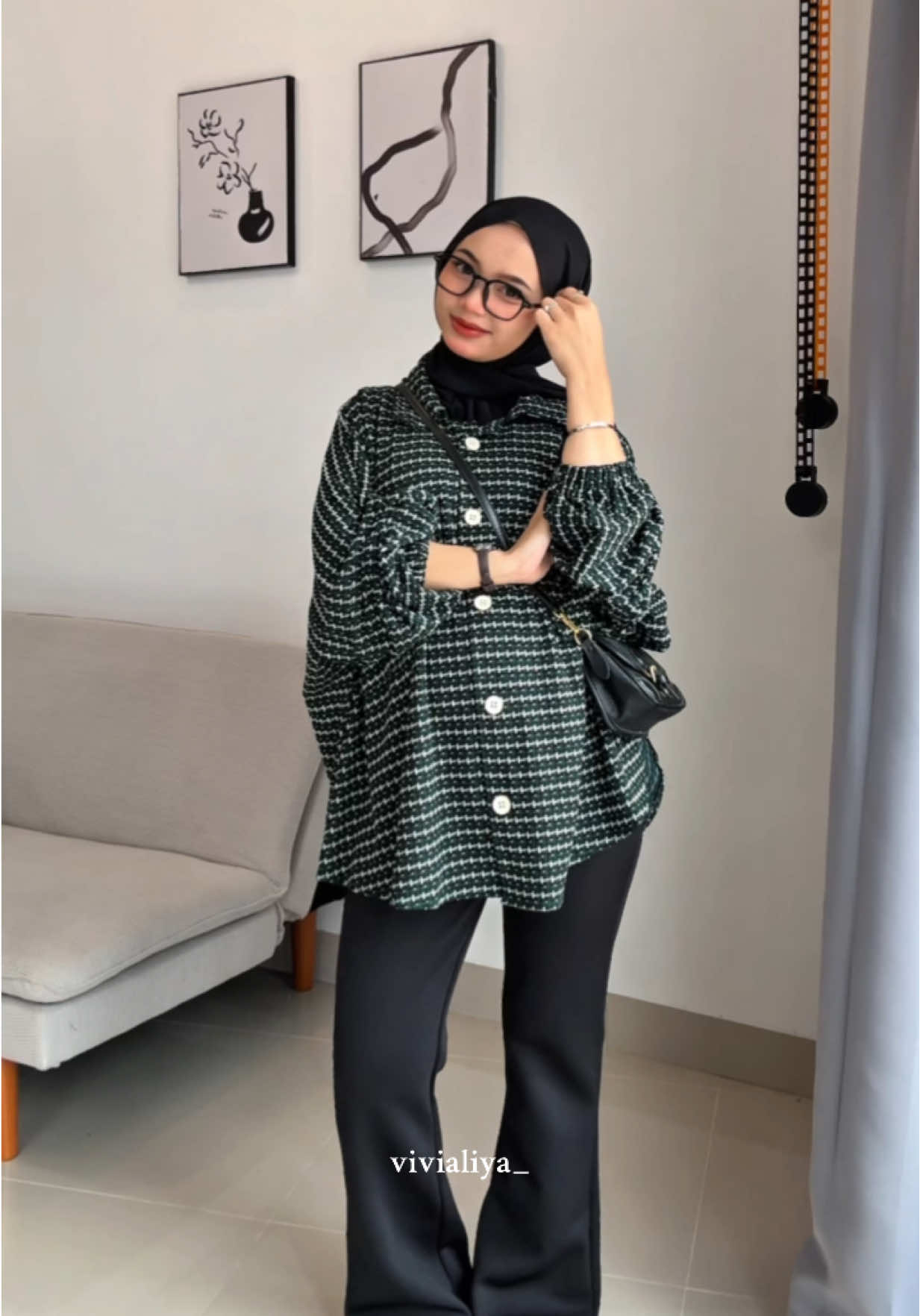 cuakep poll🖤 #kemeja #kemejawanita #kemejaoversize #ootdkemeja #rekomendasioutfit #rekomendasiootd 