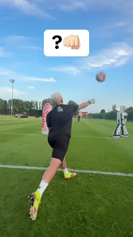 Name the last one 🤯👊🏻 @Gino | GK Content 🧤 @aaronsteavensofficial  #goalkeeper #football #futbol #Soccer #portero #goleiro #torwart #fussball #fy #fyp #viral 