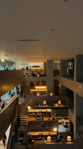 The Ambience Of Perpustakaan Taman Ismail Marzuki ⏰ 09.00 - 22.00 📍 Cikini , Menteng , Jakarta Pusat #library #perpustakaan #perpustakaanjakarta #perpustakaanismailmarzuki #aesthetic #cinematic #fypシ゚ #PlacesToVisit #placetogojkt #jakarta