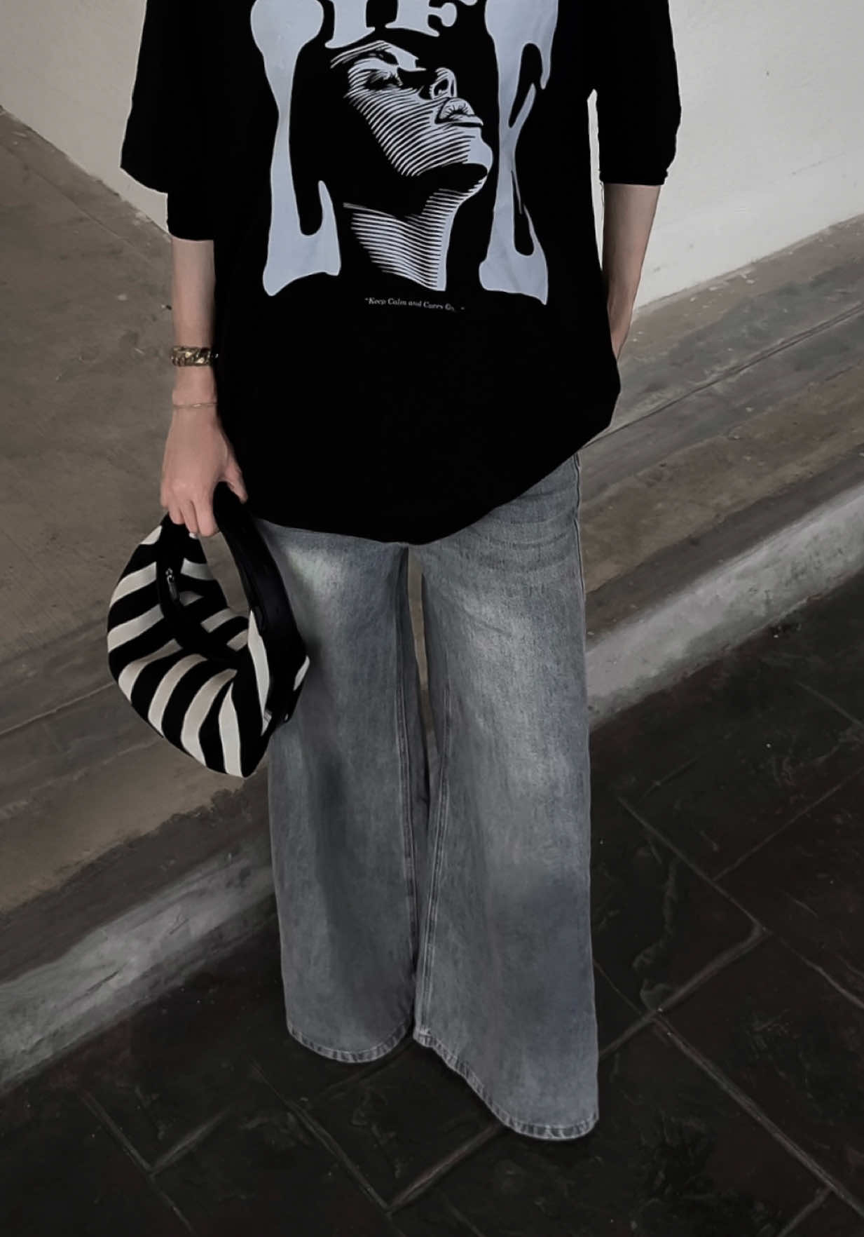 #topforwomen #outfitideas  #tshirtforwomen #tshirtmurah #tshirtviral #tshirt 