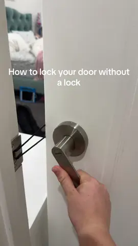 For my girls with no privacy 🫶🏼 #tut #tutorial #door #lock #hairtie #fyf #fyp #viral 