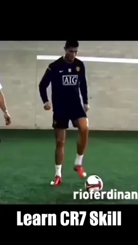 Learn CR7 skill    #footballskills  #soccerskills #footballskillstraining #soccerskillstraining #ฟุตบอล #ဘောလုံး #sepakbola