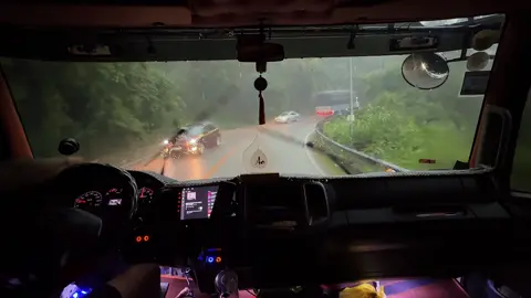 mưa gió anh em mình cứ vầy thôi nhé .nhẹ ga tí về nhà là đuọc #nghenghiepcuatoi #xerau49lamdong☘️🚛🚛 #hinotaynguyen #suhuongtiktok #50h24997 
