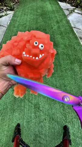 Filling the doll until it explodes. #asmr #asmrsounds 