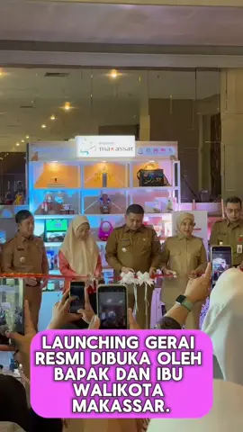 Kegiatan launching Gerai UMKM secara resmi dibuka oleh Bapak dan Ibu Wali Kota Makassar sebagai bentuk dukungan nyata terhadap pengembangan usaha mikro, kecil, dan menengah di Kota Makassar. Kehadiran Gerai UMKM ini diharapkan dapat menjadi wadah strategis bagi para pelaku UMKM untuk memperkenalkan dan memasarkan produk unggulan mereka kepada masyarakat luas, serta memperkuat perekonomian lokal secara berkelanjutan.