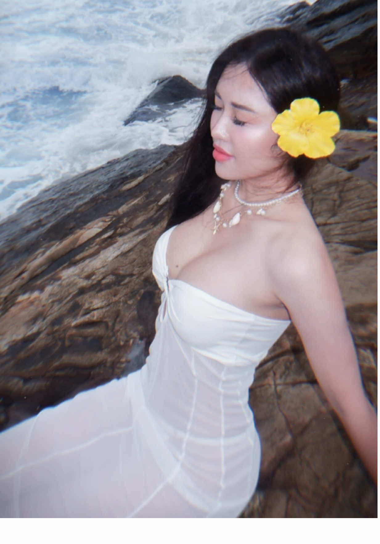 #CapCut quay đầu là bờ ai ngờ là biển 🌊 #beach #outfit #taodangchuphinh #viral #coto 