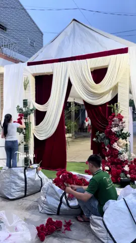 Team vẫn đang miệt mài chạy show, up vội chiếc cổng cũng xinh xinh vì sự chăm chỉ này của team chúng tuiii  🌝🌝🌝 #teamtamnhi #decor #wedding #backdrop #xuhuong #thinhhanh #trending #viral #LearnOnTikTok #trangtritieccuoi #tiktok 