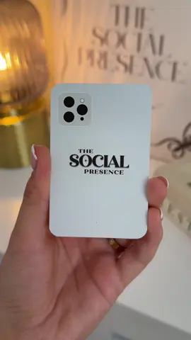 She’s giving mini phone… but it’s actually a business card✨ #businesscard #socialmediamarketing #socialmediaagency #makerting 