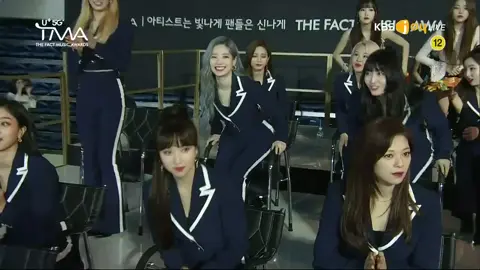 #TWICE @ winning 'Worldwide Icon' The Fact Music Award  TWICE đã gìanh giải thưởng 'Worldwide Icon' trong lễ trao giải The Fact 🍾🎉 Lời phát biểu của Chaeyoung: Cảm ơn chương trình vì đã trao tặng chúng em giải thưởng này. Cả nhóm mới quay trở lại với bài hát 'FANCY', hãy dành thật nhiều tình cảm cho bài hát nhé. Chúng em sẽ làm việc thật chăm chỉ để gặp gỡ tất cả người hâm mộ trên toàn thế giới. Cảm ơn rất nhiều!#TWICE #트와이스 