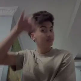 Cute naman magulat @Choggyy#morallesson #chogchog #makeitviral #viral #viralvideo #viraltiktok #videos #gulat #pogi #idol #kilig #fyppp #fyppppp #official #moreviews 