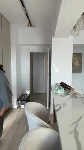 Nu pot să las să treacă acest sezon fără salată de vinete cu maioneză și muuuulta ceapă!!  Hai , expertele, start:  Ca nu “e” bune coapte la cuptor, Ca nu “e” bune tocate cu cuțitul… Ca “e” ouăle prea fierte sau prea crude… 