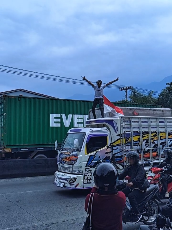 ruwet  #CapCut #fyp #demoodol  #trukmaniaindonesia #lwatberanda #demo #sopirtruck #jatenggayeng #tolakodol2025 #indonesia🇮🇩 