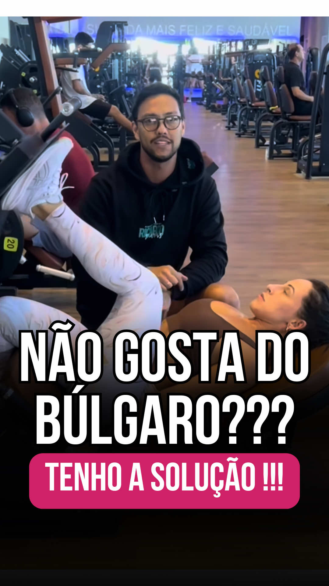😡 Você sente dificuldade em realizar o BÚLGARO? Calma que temos a solução!!! Uma troca simples que vai trazer resultado semelhantes.  . . Deseja ter um treino personalizado dentro das tuas limitações e condições? Clica no link da bio e vem pro nosso time!  . . #ExecuçãoCorreta #CorreçãoDeExercícios #TreinoComQualidade #PersonalCorrige #TécnicaÉTudo #PosturaNoTreino #FocoNaExecução #MovimentoControlado #AjustesQueTransformam #EviteLesões