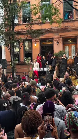 Follow @thesoapboxpresents on IG for more events like this! #viral  #fyp  #explorepage  #harlem  #thesoapboxpresents  #nyc #newyorkcity  #harlemblockparty  #blockparty 