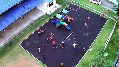 alahai budak baju merah ngn biru tu.🤣🤣