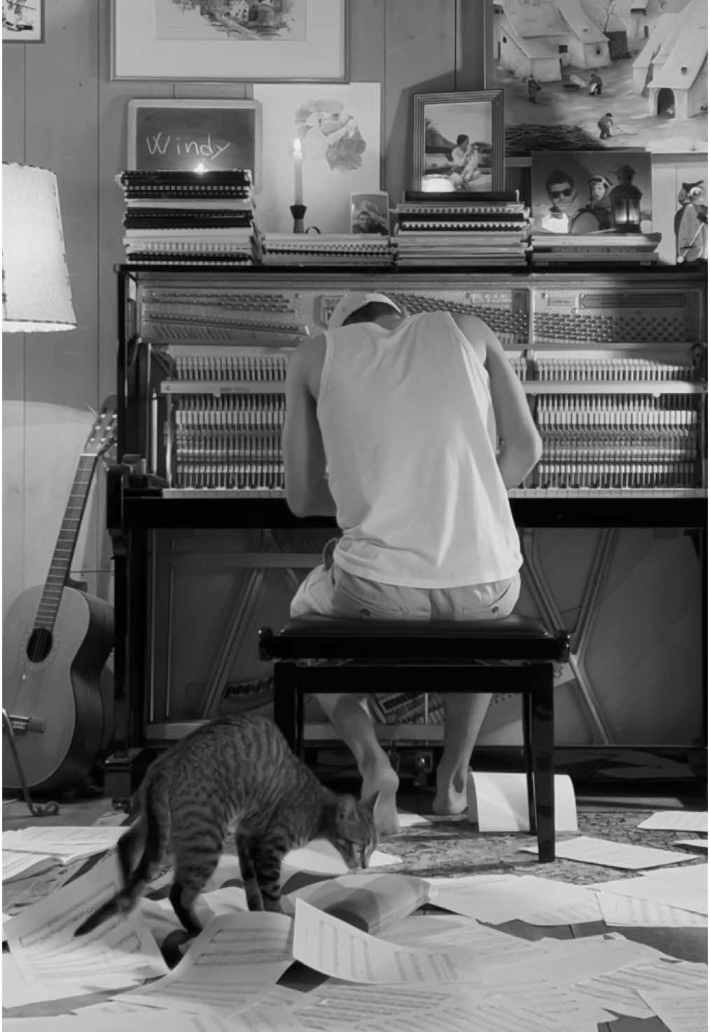 It was a windy day, outside the trees were moving their branches energetically… what can I say, I simply let myself be inspired…🖤  🎶 available now on your favorite platform 👉🏻 Link in Bio #andreavanzo #windyday #cinematicmusic #cat #pianolover 