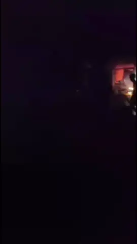 Kebakaran hebat melanda dua rumah warga di Kampung Kebon Kopi RT 03 RW 05, Desa Cidadap, Kecamatan Simpenan, Kabupaten Sukabumi, Jumat (20/6/2025) malam. Peristiwa ini diduga dipicu korsleting listrik yang terjadi sekitar pukul 19.30 WIB. #anisbaswedan #kangdedimulyadi #dedimulyadi #asepjapar #palabuhanratu #palabuhanratusukabumi #pyfツ #fypシ゚viral 