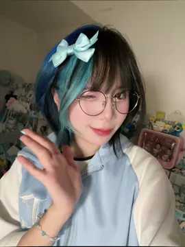Tóc + móng tay xanh biển ✨