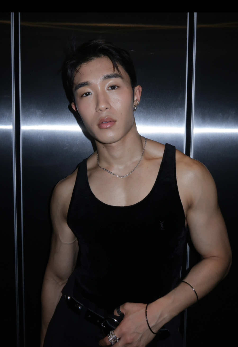 The way @Jacob unlocked a new version of myself with this hair 🖤 I’ve always wanted to try a downperm for my stubborn and coarse Asian hair, and wanted to go to someone I trusted. S/o to @judess🕷️ for the rec and support, I’m quite literally obsessed. #koreanhairstyle #downperm #asianhair #shorthairstyle #menshairstyle 