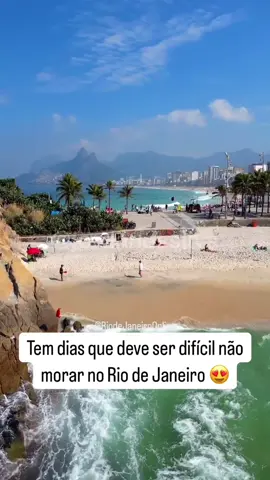 Tem dias que deve ser difícil não morar no Rio 😍 . Dia lindo com muito sol na Cidade Maravilhosa! ♥️ 📍Rio de Janeiro - Cidade Maravilhosa . 💥 Siga nosso perfil para nos ajudar e incentivar. . . 🎥 : jordandssilva . . #riodejaneiro #riodejaneiroonline #arpoador Ipanema #praias 