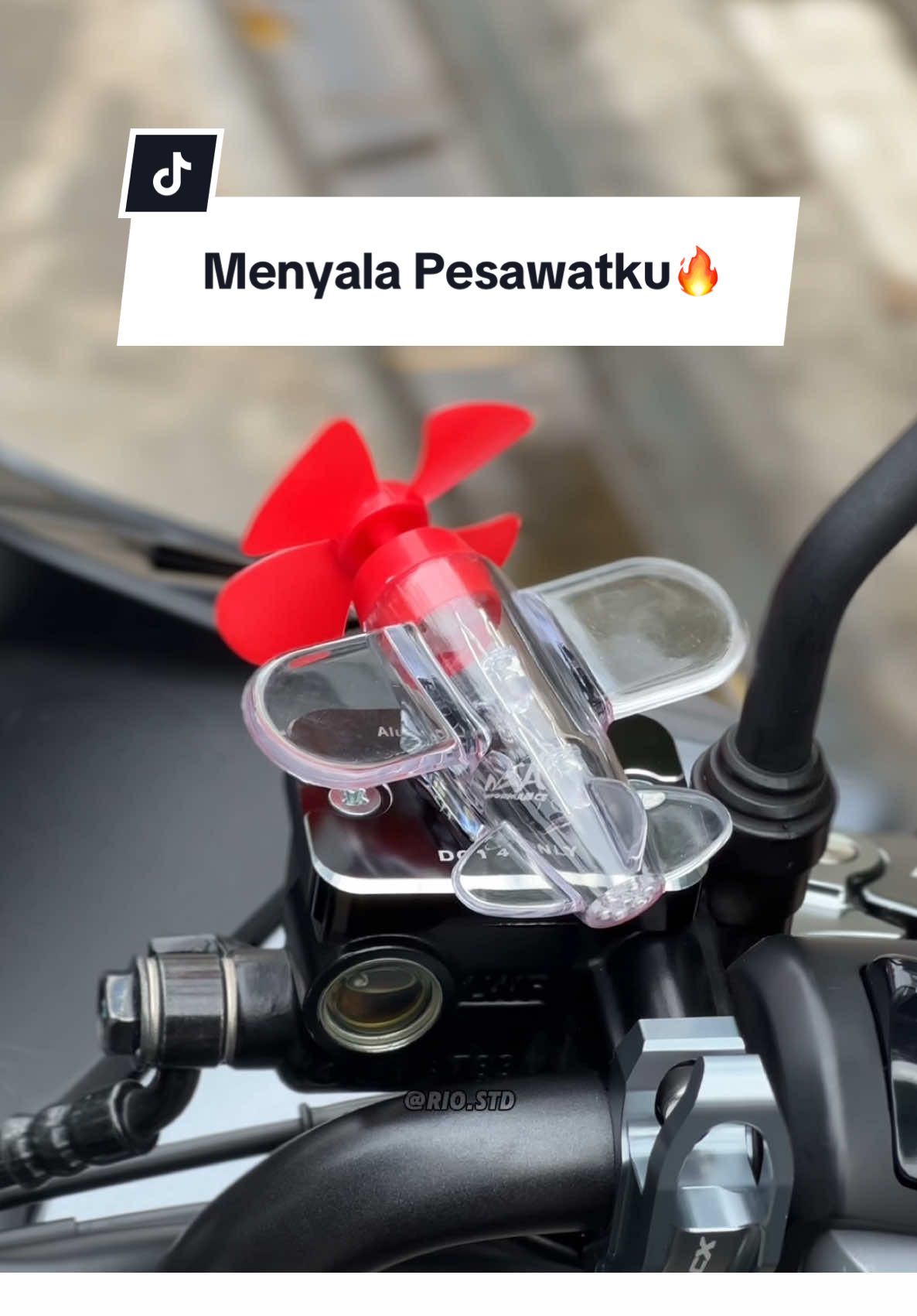 lucuu polll🤩, mainan pesawat menyala #mainan #mainananak #mainanpesawat #pesawatterbang #mainanled #mainanpesawatled #mainanviral #pcxpixyy #pcx160 