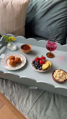 EXCELLENT use of freewill from @Hannah - would you try deep fried ice cream? 😍🍡#deepfriedicecream #Littlemoons #LoveIsland 