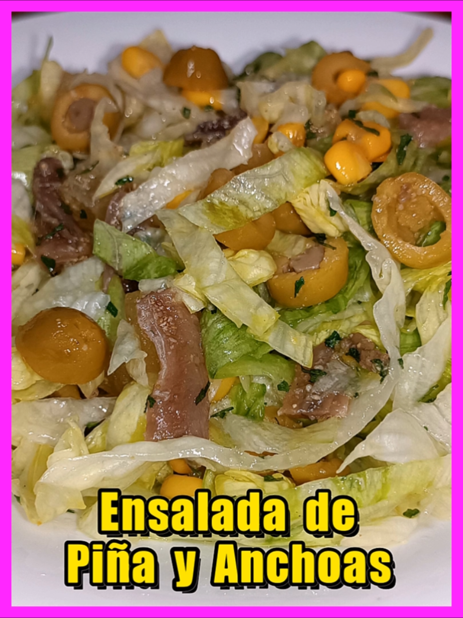 Ensalada de Piña y Anchoas 🥗 INGREDIENTES:  - Lechuga Iceberg  - Maíz Dulce  - Anchoas en Aceite  - Piña Deshidratada  - Olivas Rellenas de Anchoa  - Miel de Abejas  - Aceite de Oliva  - Vinagre de Manzana  - Cebolla en Polvo  - Ajo en Polvo  - Pimienta Molida  - Perejil Picado  - Sal Marina #ensaladadeanchoas #ensaladadeverano #ensaladadepiña #ensaladasaludable #ensaladafacil 